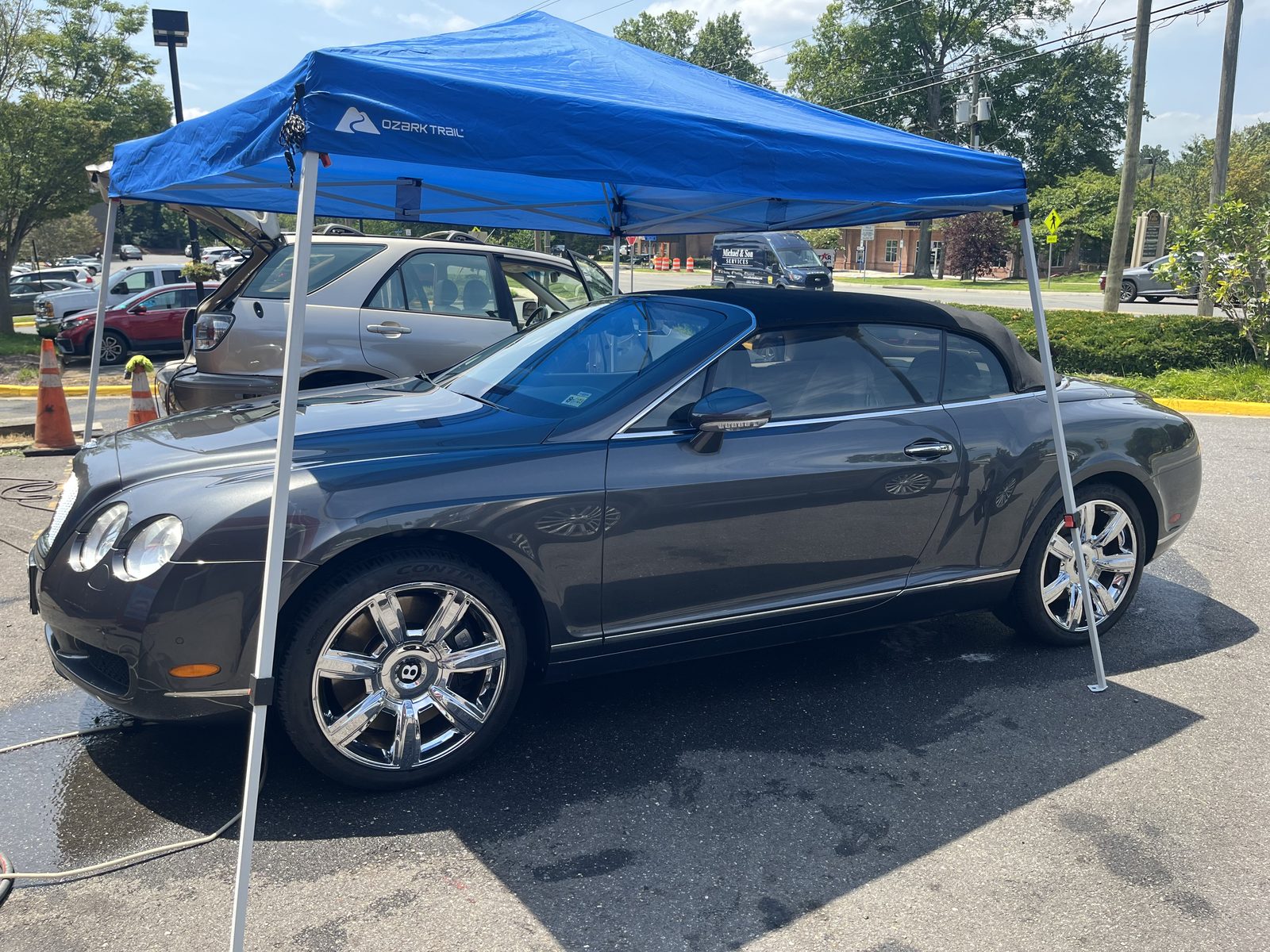 Detailed Bentley Continental GTC exterior